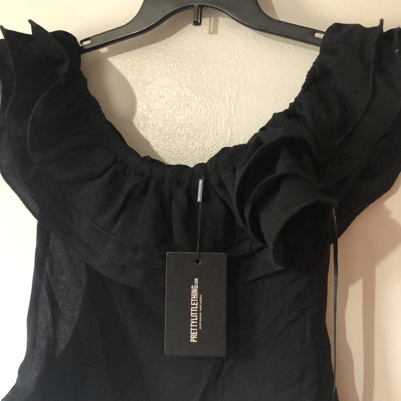 PrettyLittleThing Black Ruffle Edge Bardot Top - Picture 2 of 5